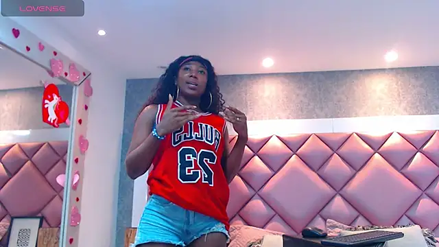 DanielaDuff online show from 10/16/25, 08:06