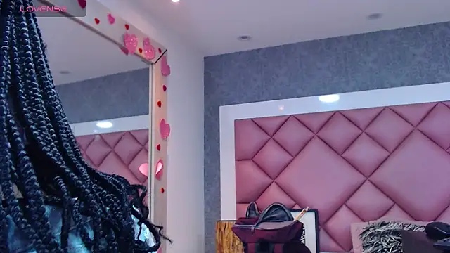 DanielaDuff online show from 04/08/26, 07:37