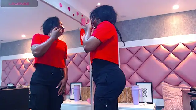 DanielaDuff online show from 11/07/25, 07:40