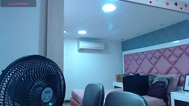 DanielaDuff online show from 10/28/25, 07:46