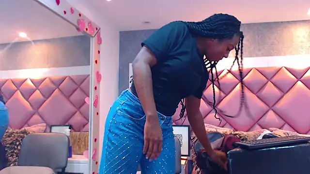 DanielaDuff online show from 02/15/26, 07:57