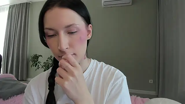 JenniferQueen11 online show from 09/20/25, 06:18