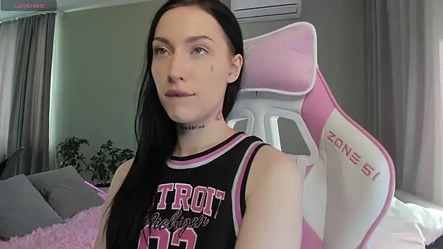 JenniferQueen11 online show from 09/30/25, 07:47