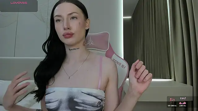 JenniferQueen11 online show from 05/21/26, 02:47
