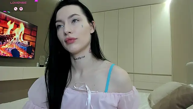 Snapshot of JenniferQueen11 chatting on 02/05/26, 02:24 JenniferQueen11 online show from 02/05/26, 02:24