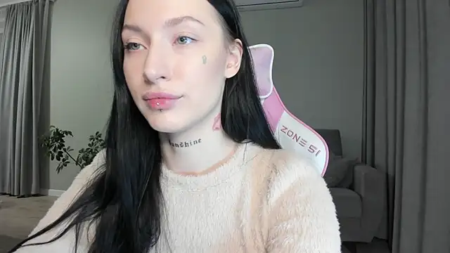 JenniferQueen11 online show from 10/17/25, 12:07