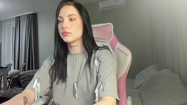 JenniferQueen11 online show from 03/13/25, 02:01