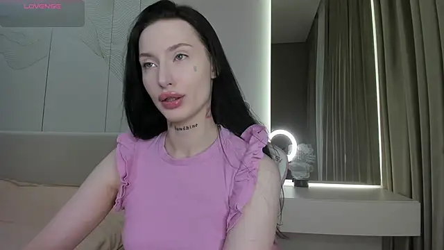 Snapshot of JenniferQueen11 chatting on 06/19/26, 05:30 JenniferQueen11 online show from 06/19/26, 05:30