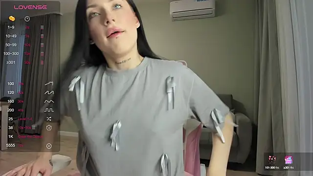 JenniferQueen11 online show from 02/12/25, 11:07