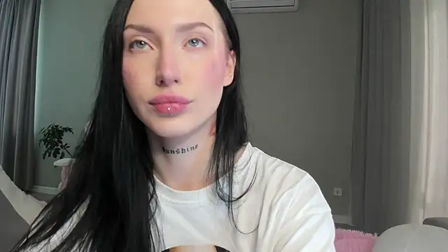 JenniferQueen11 online show from 09/14/25, 09:20