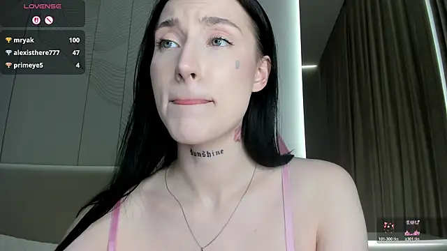 JenniferQueen11 online show from 04/15/26, 07:58