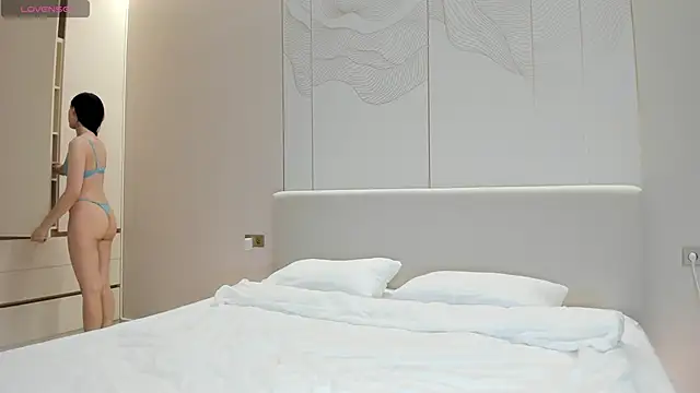 Snapshot of JenniferQueen11 chatting on 11/12/25, 02:32 JenniferQueen11 online show from 11/12/25, 02:32