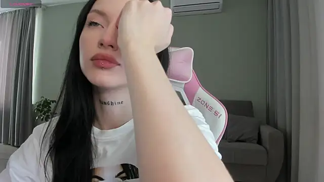 JenniferQueen11 online show from 10/16/25, 06:43