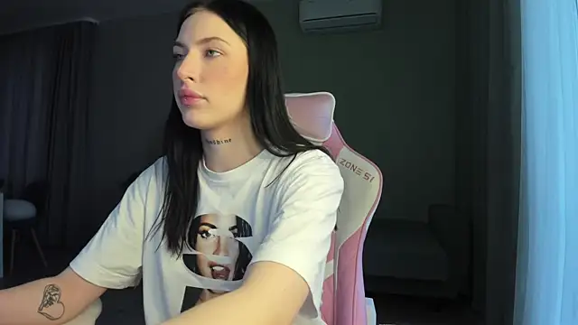 JenniferQueen11 online show from 02/27/25, 10:11