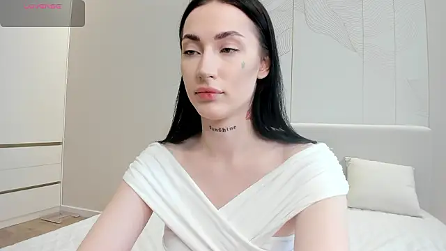 JenniferQueen11 online show from 03/19/26, 07:30