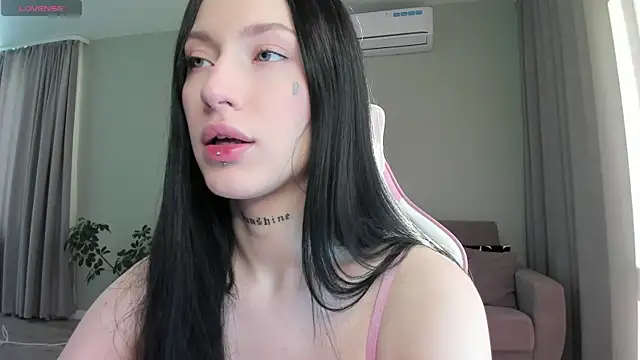 JenniferQueen11 online show from 10/12/25, 09:43