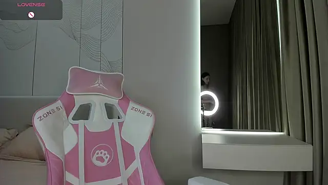 JenniferQueen11 online show from 06/02/26, 04:29