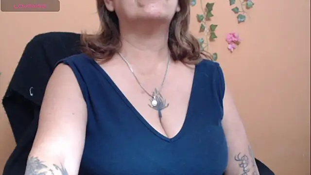 Snapshot of Hellensextits chatting on 03/10/25, 09:18 Hellensextits online show from 03/10/25, 09:18