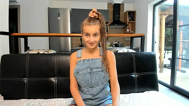 Snapshot of ElizSweet chatting on 10/12/25, 11:33 ElizSweet online show from 10/12/25, 11:33