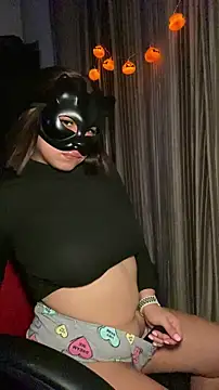 nenalayla online show from 10/15/25, 03:09