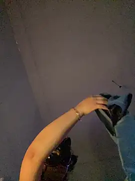 nenalayla online show from 11/11/25, 09:48