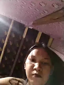 Snapshot of milkytitsmom4u chatting on 01/01/25, 07:43 milkytitsmom4u online show from 01/01/25, 07:43