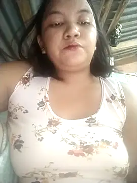 Snapshot of milkytitsmom4u chatting on 10/05/25, 02:46 milkytitsmom4u online show from 10/05/25, 02:46