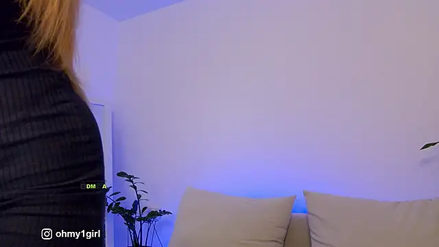 Fallinlove1 online show from 11/28/25, 03:01