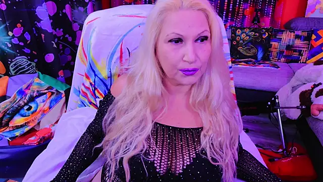 Snapshot of mature_lisa_naughty chatting on 10/13/25, 08:32 mature lisa naughty online show from 10/13/25, 08:32