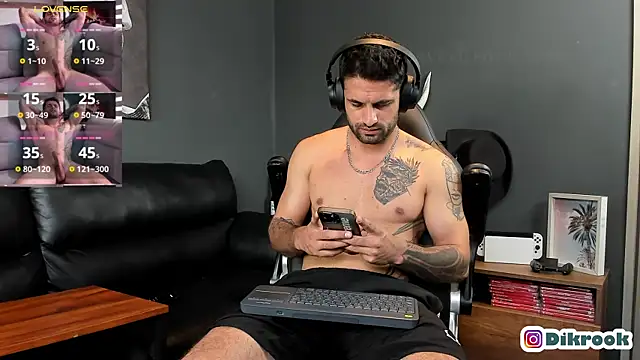 Snapshot of Davevilboy chatting on 03/10/25, 12:49 Davevilboy online show from 03/10/25, 12:49