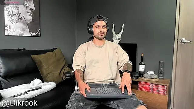 Snapshot of Davevilboy chatting on 02/04/25, 03:26 Davevilboy online show from 02/04/25, 03:26