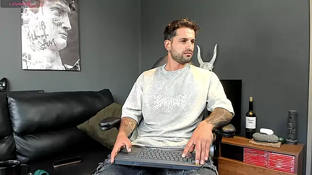 Snapshot of Davevilboy chatting on 01/14/25, 12:45 Davevilboy online show from 01/14/25, 12:45