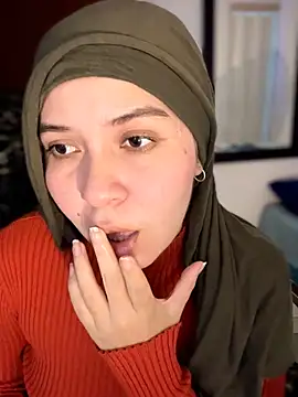 MatchedEyebrow online show from 04/17/26, 08:44