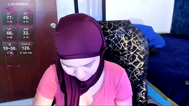 Snapshot of MatchedEyebrow chatting on 06/18/26, 09:09 MatchedEyebrow online show from 06/18/26, 09:09