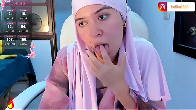 MatchedEyebrow online show from 10/23/25, 09:24