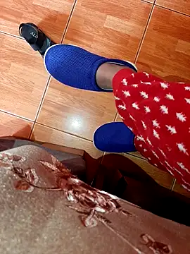 feet toes online show from 12/15/25, 06:19