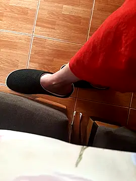 feet toes online show from 08/10/26, 05:36