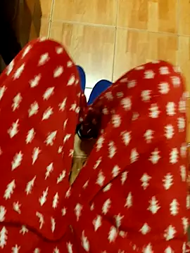 feet toes online show from 11/12/25, 12:59