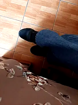 feet toes online show from 12/03/25, 09:20