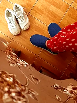 feet toes online show from 10/30/25, 05:50