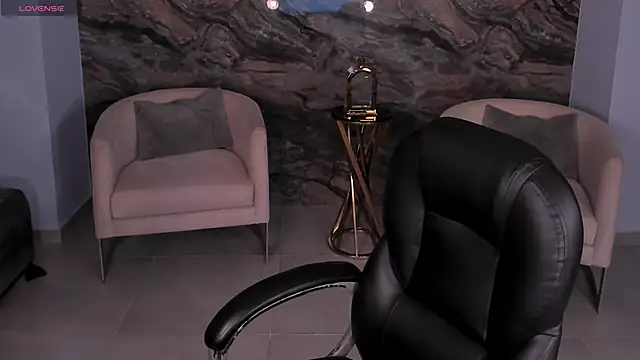 Snapshot of MadelineFox chatting on 02/25/26, 08:36 MadelineFox online show from 02/25/26, 08:36