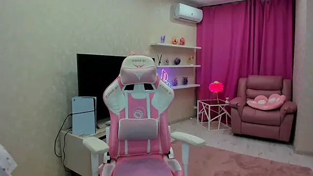 Snapshot of RedLipse chatting on 02/11/26, 03:17 RedLipse online show from 02/11/26, 03:17