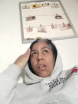 Molly newman6 online show from 12/17/25, 06:35