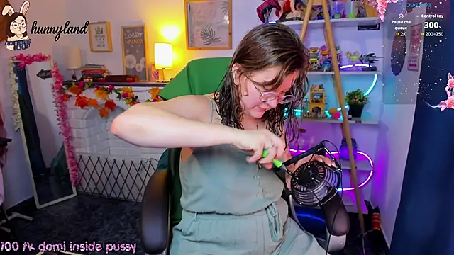 HunnyyLove online show from 02/17/26, 02:58