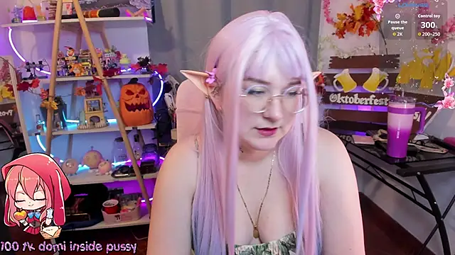 Snapshot of HunnyyLove chatting on 10/10/25, 05:25 HunnyyLove online show from 10/10/25, 05:25