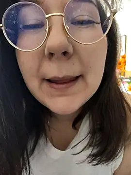 Snapshot of HunnyyLove chatting on 09/15/25, 05:57 HunnyyLove online show from 09/15/25, 05:57