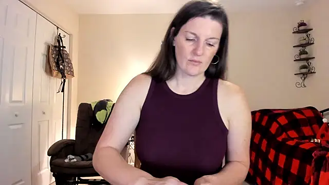 Snapshot of Kelly_Carolina chatting on 12/17/24, 04:00 Kelly Carolina online show from 12/17/24, 04:00