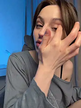 Camilla Railian online show from 05/05/26, 09:07