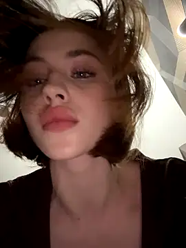 Snapshot of Camilla_Railian chatting on 10/06/25, 10:32 Camilla Railian online show from 10/06/25, 10:32