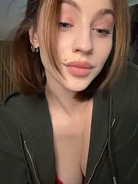 Snapshot of Camilla_Railian chatting on 10/29/25, 04:28 Camilla Railian online show from 10/29/25, 04:28